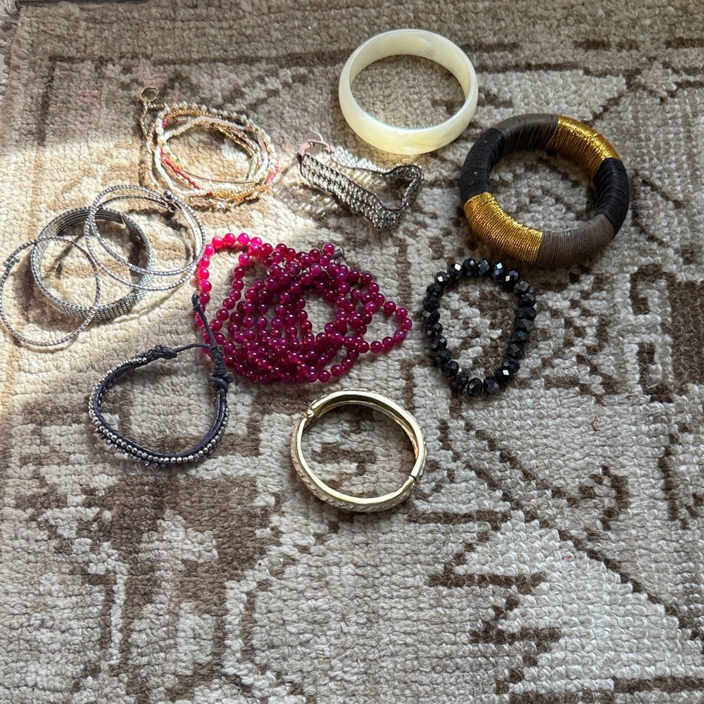 One lot of Elegant Multi-Color Bracelet Sets